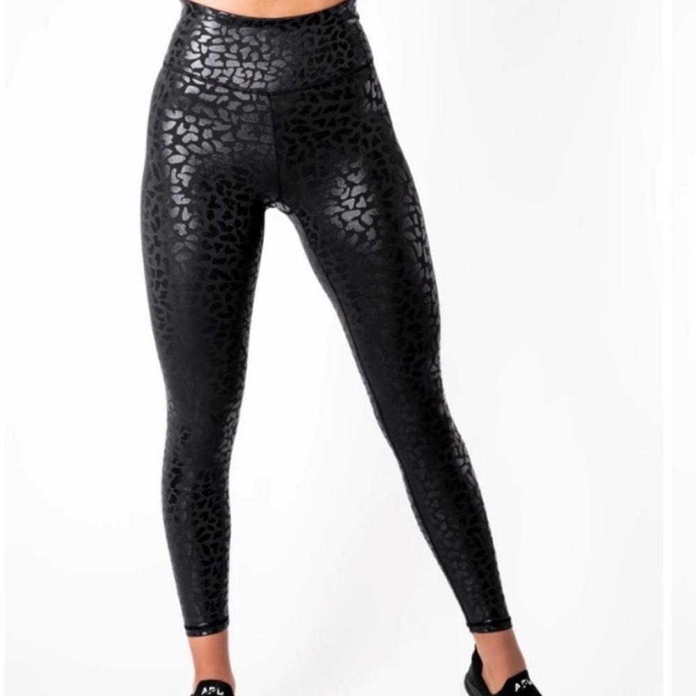 BNWT IVL Chi Chi shiny legging